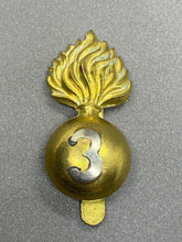 Load image into Gallery viewer, WW1 British Army 3rd Battalion City of London Regiment Gilt Cap Badge - Original - The Militaria Shop