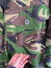 Lade das Bild in den Galerie-Viewer, Genuine British Army DPM Lightweight Combat Jacket - Size 160/96 - The Militaria Shop