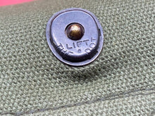 Charger l'image dans la galerie, Original US Army Chemical Agent Detector Kit - Empty Waist Pouch - Vietnam Era - The Militaria Shop