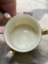 Lade das Bild in den Galerie-Viewer, Original Vintage Crested China Ware Jug - Isle of Wight - The Militaria Shop