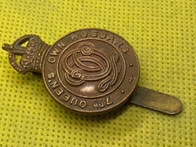 Charger l'image dans la galerie, British Army - 7th Royal Queen's Hussars Cap Badge - The Militaria Shop