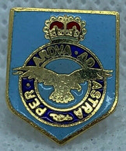 Charger l'image dans la galerie, RAF Royal Air Force - NEW British Army Military Cap/Tie/Lapel Pin Badge #160 - The Militaria Shop