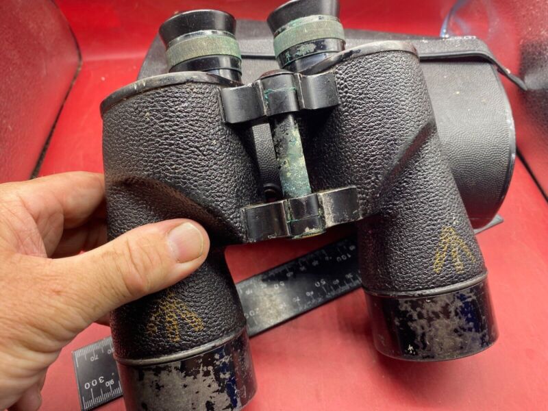 Original 1944 Dated Canadian Army Binoculars in Carrying Case - The Militaria Shop