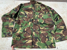 Charger l'image dans la galerie, Genuine British Army DPM Woodland Combat Jacket - Size 160/96 - The Militaria Shop