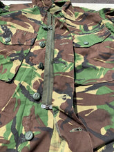 Charger l'image dans la galerie, Genuine British Army DPM Woodland Combat Jacket - Size 160/96 - The Militaria Shop