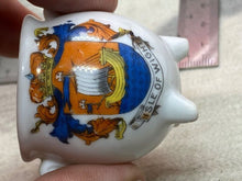 Lade das Bild in den Galerie-Viewer, Original Vintage Crested China Ware Pot - Isle of Wight - The Militaria Shop