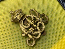 Charger l'image dans la galerie, British Army Kings Crown Army Pay Corps Cap Badge. Nice early example - The Militaria Shop