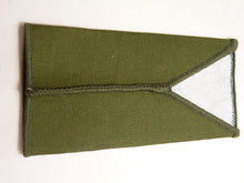 Charger l'image dans la galerie, OD Green Rank Slides / Epaulette Single Genuine British Army - 9th 12th Lancers - The Militaria Shop