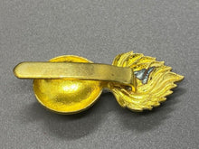 Load image into Gallery viewer, WW1 British Army 3rd Battalion City of London Regiment Gilt Cap Badge - Original - The Militaria Shop