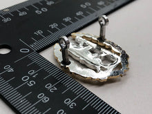 Load image into Gallery viewer, Genuine British Army Cap Badge-Queens Own Warwickshire & Worcestershire Yeom - The Militaria Shop