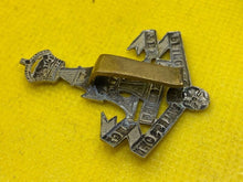 Load image into Gallery viewer, WW1 / WW2 British Army THE YORKSHIRE REGIMENT White Metal Cap Badge. - The Militaria Shop