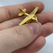 Charger l'image dans la galerie, RAF Aircraft Jet Plane - NEW British Army Military Cap/Tie/Lapel Pin Badge #90 - The Militaria Shop