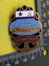 Charger l'image dans la galerie, 1980's/90's Era Soviet Naval Mariner's Award / Badge in Excellent - The Militaria Shop