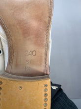 Load image into Gallery viewer, Original WW2 British Army Women's White Summer Shoes - ATS WAAF - Size 240s - The Militaria Shop