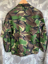 Lade das Bild in den Galerie-Viewer, Genuine British Army DPM Lightweight Combat Jacket - Size 160/88 - The Militaria Shop