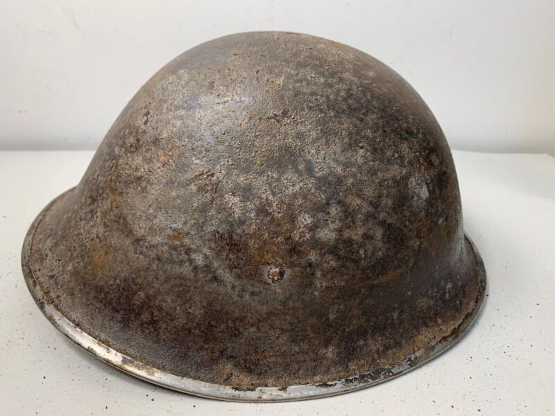 Mk3 Canadian / British Army Original WW2 Turtle Helmet High Rivet - The Militaria Shop