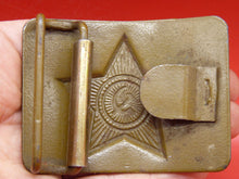 Charger l'image dans la galerie, Genuine Russian Soviet Army Belt Buckle - The Militaria Shop