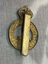 Load image into Gallery viewer, Original British Army WW1 / WW2 Hertfordshire Regiment Cap Badge - The Militaria Shop