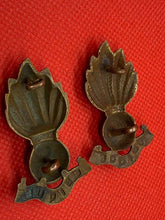 Load image into Gallery viewer, Original WW1 / WW2 British Army Artillery Officers Bronze Collar Badges - Pair - The Militaria Shop