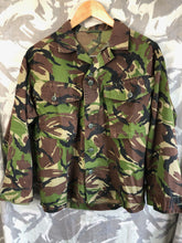 Lade das Bild in den Galerie-Viewer, Genuine British Army DPM Lightweight Combat Jacket - Size 160/96 - The Militaria Shop