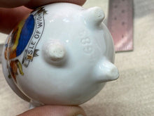 Lade das Bild in den Galerie-Viewer, Original Vintage Crested China Ware Pot - Isle of Wight - The Militaria Shop