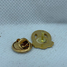 Charger l'image dans la galerie, Queen's Lancashire Regt - NEW British Army Military Cap/Tie/Lapel Pin Badge - The Militaria Shop