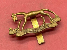 Load image into Gallery viewer, WW1 / WW2 British Army BERKSHIRE REGIMENT Brass Other Ranks Side Cap Badge. - The Militaria Shop