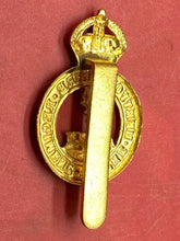 Charger l'image dans la galerie, Original British Army The Hertfordshire Regiment Brass Cap Badge. - The Militaria Shop