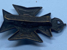 Load image into Gallery viewer, Original WW1 British Army Buckinghamshire Battalion Cap Badge - The Militaria Shop