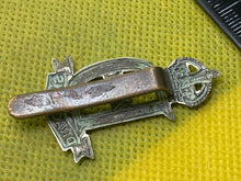 Charger l'image dans la galerie, British Army - 22nd Dragoons Cap Badge - The Militaria Shop