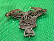 Lade das Bild in den Galerie-Viewer, Original Queen's Crown British Army Officer's Royal Artillery Bronze C - The Militaria Shop