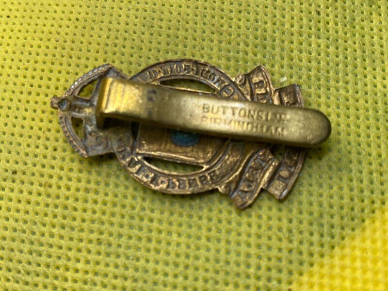 British Army Kings Crown Army Ordnance Corps Cap Badge. Nice example - The Militaria Shop