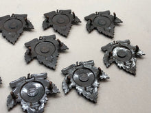 Charger l'image dans la galerie, Genuine Canadian Army 19th Lincoln Regiment Cap Badge KC - JR GAUNT Marked - The Militaria Shop