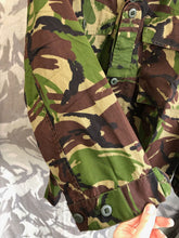 Lade das Bild in den Galerie-Viewer, Genuine British Army DPM Lightweight Combat Jacket - Size 160/88 - The Militaria Shop