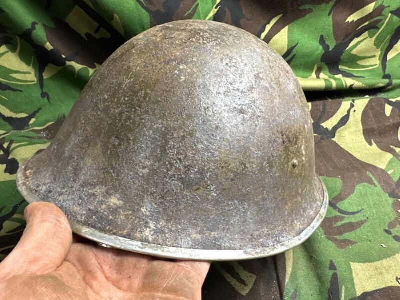 British / Canadian Army Mark 3 Turtle Helmet - Original WW2 Combat Helmet - The Militaria Shop