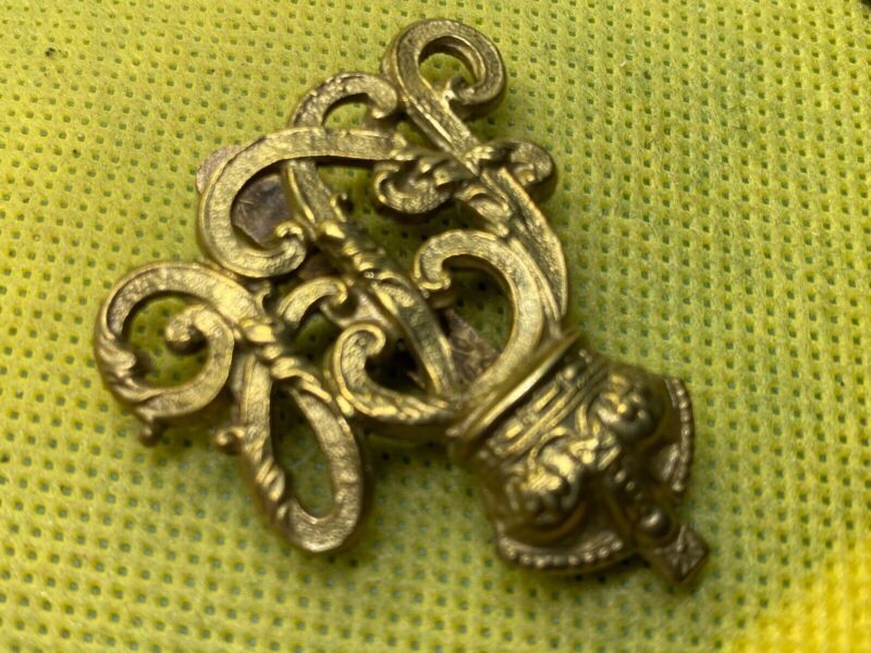 British Army Kings Crown Army Pay Corps Cap Badge. Nice early example - The Militaria Shop
