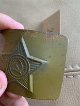 Load image into Gallery viewer, Genuine WW2 USSR Russian Soldiers Army Belt Buckle - Steel Painted Green - #8 - The Militaria Shop