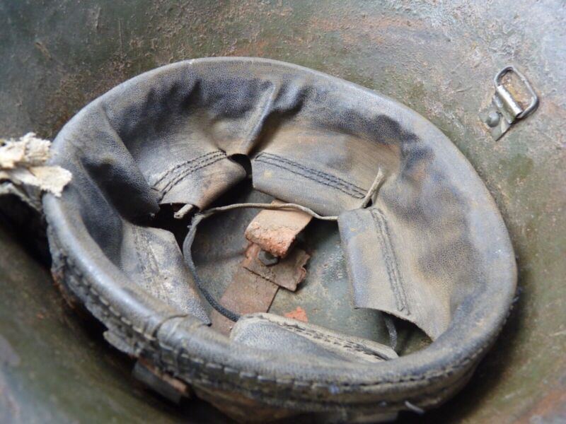 Original WW2 British / Canadian Army Mk3 High Rivet Turtle Army Helmet & Lin - The Militaria Shop