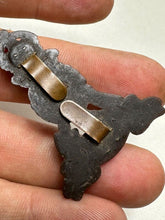 Charger l'image dans la galerie, Original WW2 British Army Royal Army Labour Corps Bakelite Economy Cap Badge - The Militaria Shop