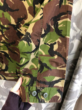 Lade das Bild in den Galerie-Viewer, Genuine British Army DPM Lightweight Combat Jacket - Size 160/96 - The Militaria Shop