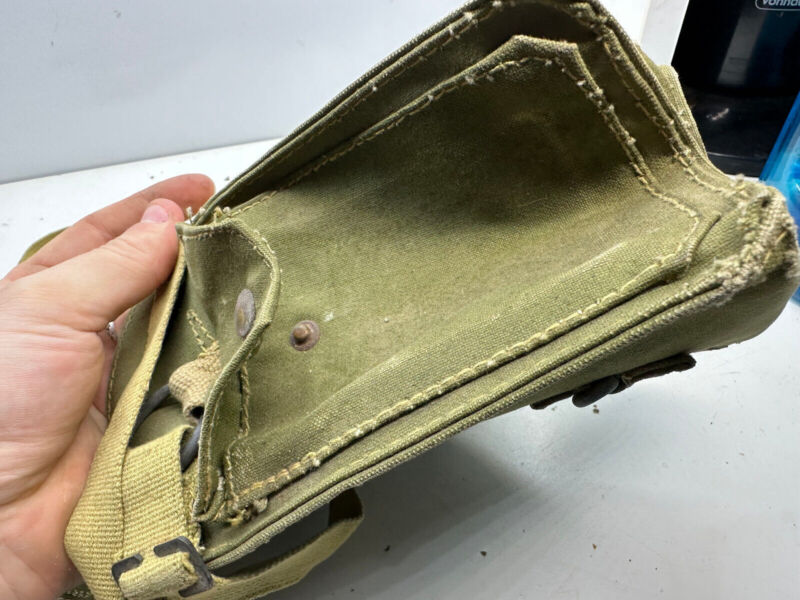Original WW2 British Army Assault Light Weight Gas Mask Bag 1943 Dated - The Militaria Shop