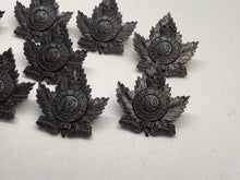 Charger l'image dans la galerie, Genuine Canadian Army 19th Lincoln Regiment Cap Badge KC - JR GAUNT Marked - The Militaria Shop