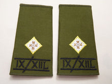 Charger l'image dans la galerie, OD Green Rank Slides / Epaulette Single Genuine British Army - 9th 12th Lancers - The Militaria Shop