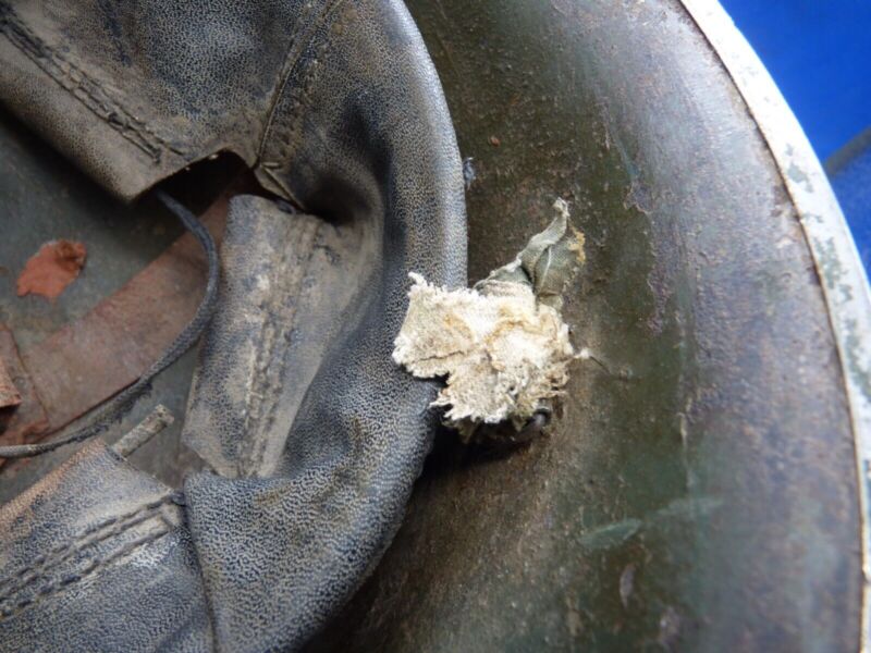 Original WW2 British / Canadian Army Mk3 High Rivet Turtle Army Helmet & Lin - The Militaria Shop