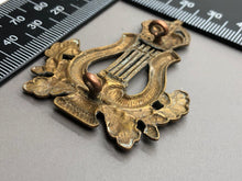 Load image into Gallery viewer, Original British Army WW2 Musicians Cap Badge - The Militaria Shop