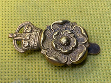 Charger l'image dans la galerie, British Army - Yorkshire Dragoon Yeomany Cap badge - The Militaria Shop