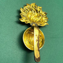 Load image into Gallery viewer, Original Canadian Army Les Fusiliers Mont-Royal Cap Badge - The Militaria Shop