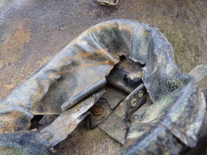 Original WW2 British / Canadian Army Mk3 High Rivet Turtle Army Helmet & Lin - The Militaria Shop