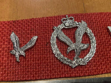 Load image into Gallery viewer, Original Group of British Army - Army Air Corps AAC Cap and Collar Badges - The Militaria Shop
