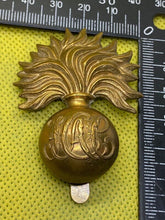 Load image into Gallery viewer, WW1 British Army Honourable Artillery Company Cap Badge - The Militaria Shop